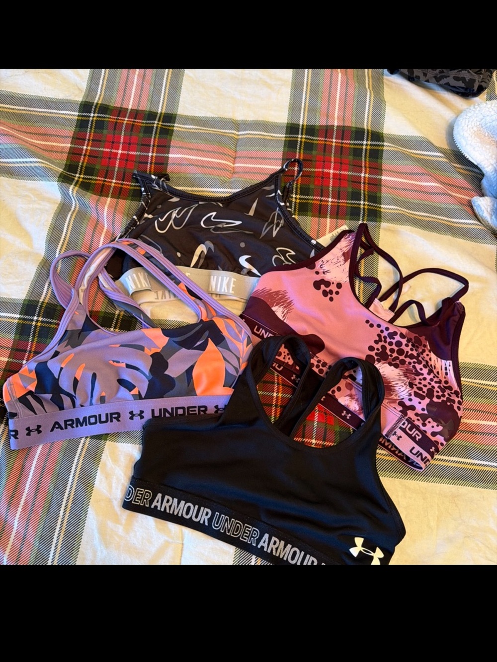 Under Armour Girls sports bra lot.
